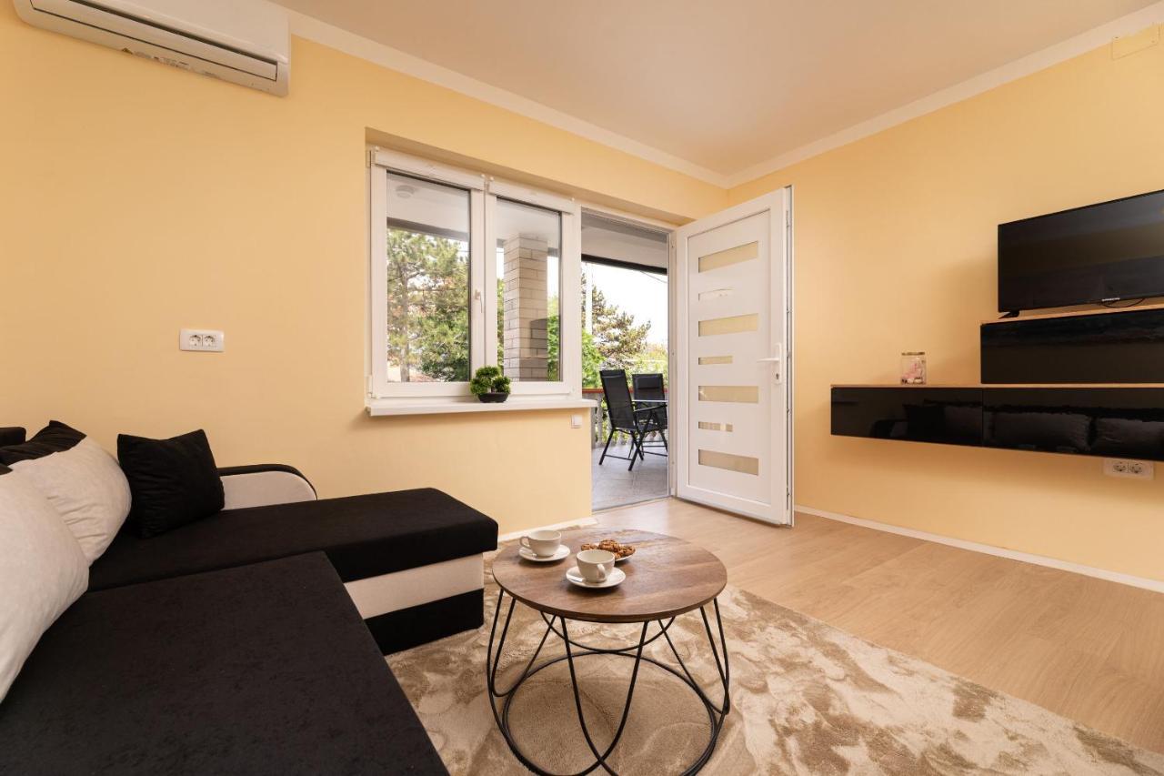 Apartments Vugrin Šilo Esterno foto